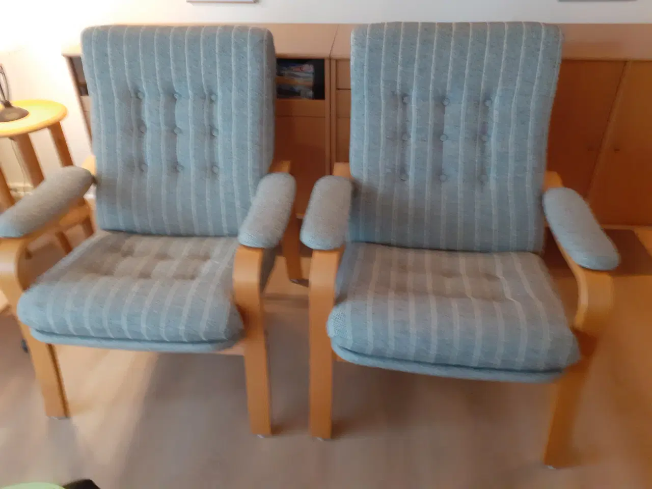 Billede 2 - Sofa + 2 stole.