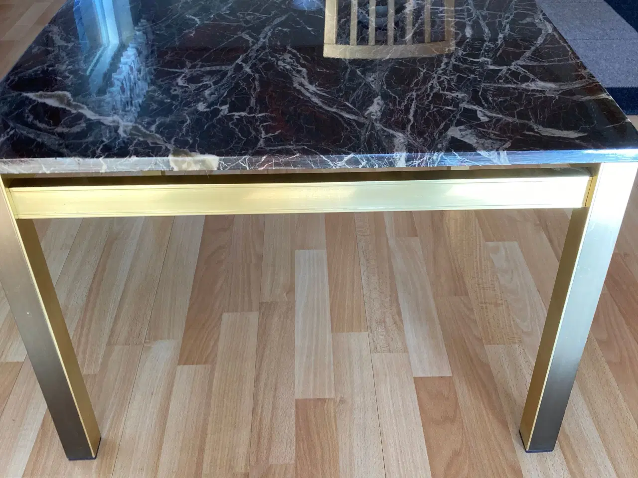 Billede 1 - Hjørnebord i marmor