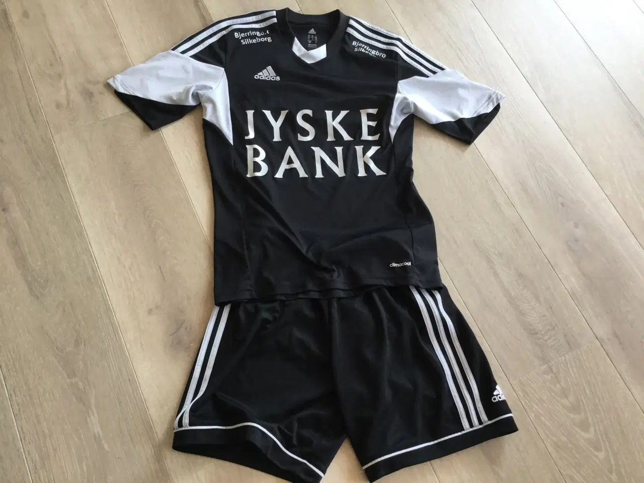 Billede 1 - Sportstøj Adidas og Nike