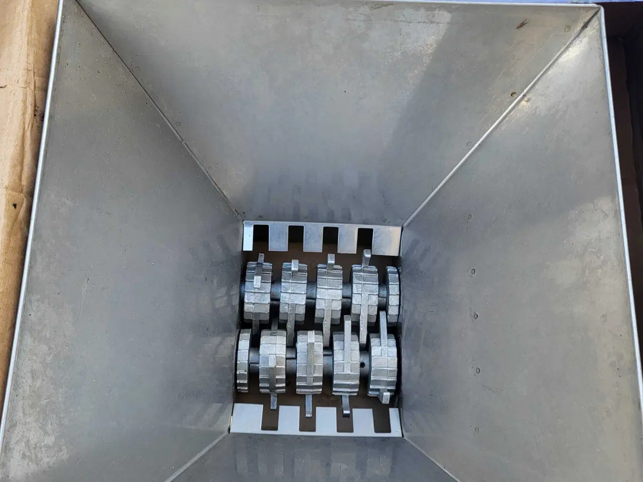 Billede 3 - Frugtpresser 18L med kværn.