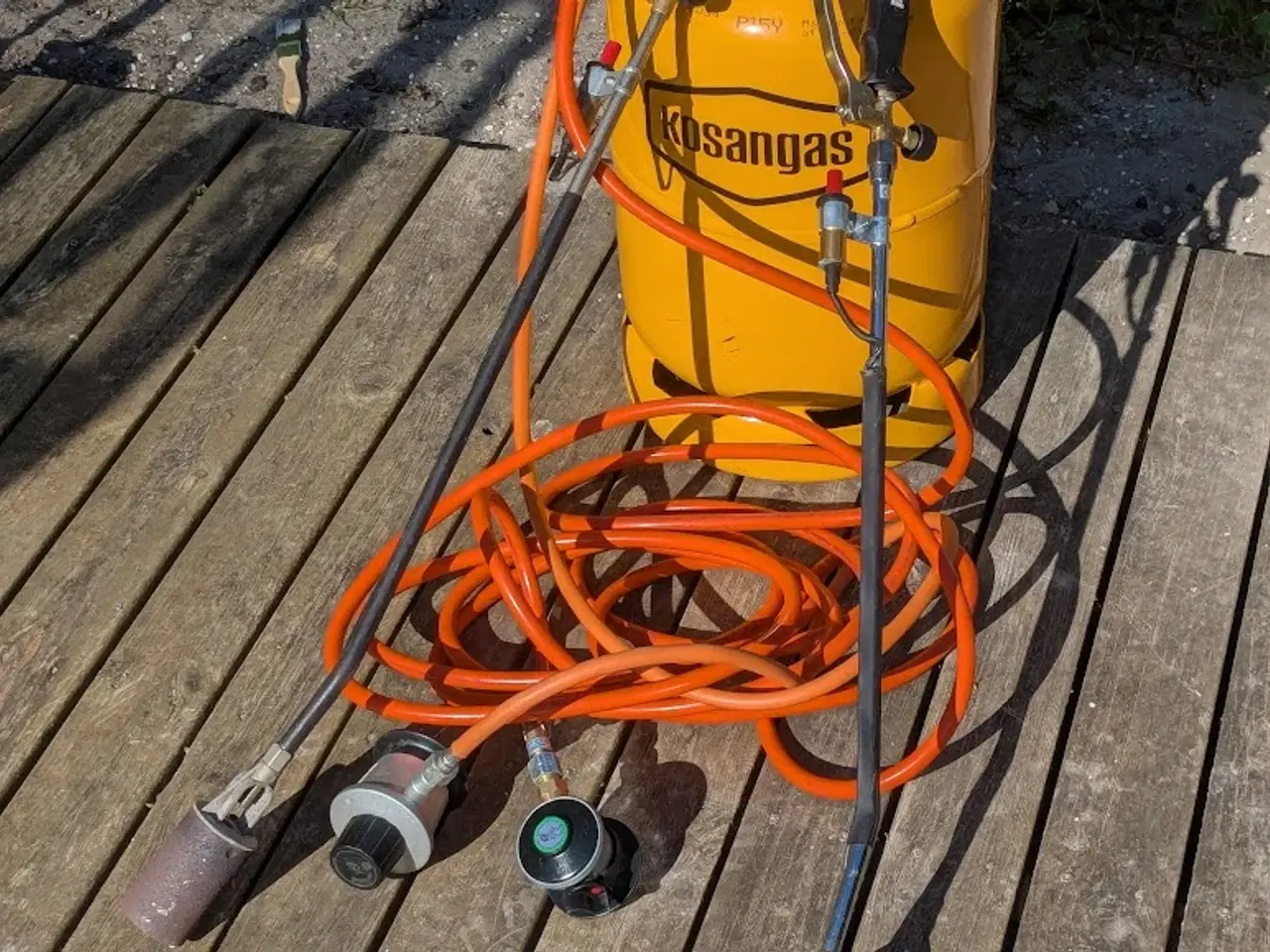 Billede 1 - 11 kg Kosan gasflaske incl. 2 stk ukrudtsbrænder