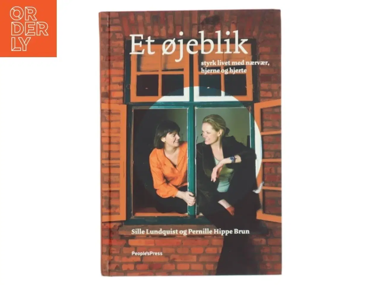 Billede 1 - Et øjeblik : styrk livet med nærvær, hjerne og hjerte af Sille Lundquist (Bog)