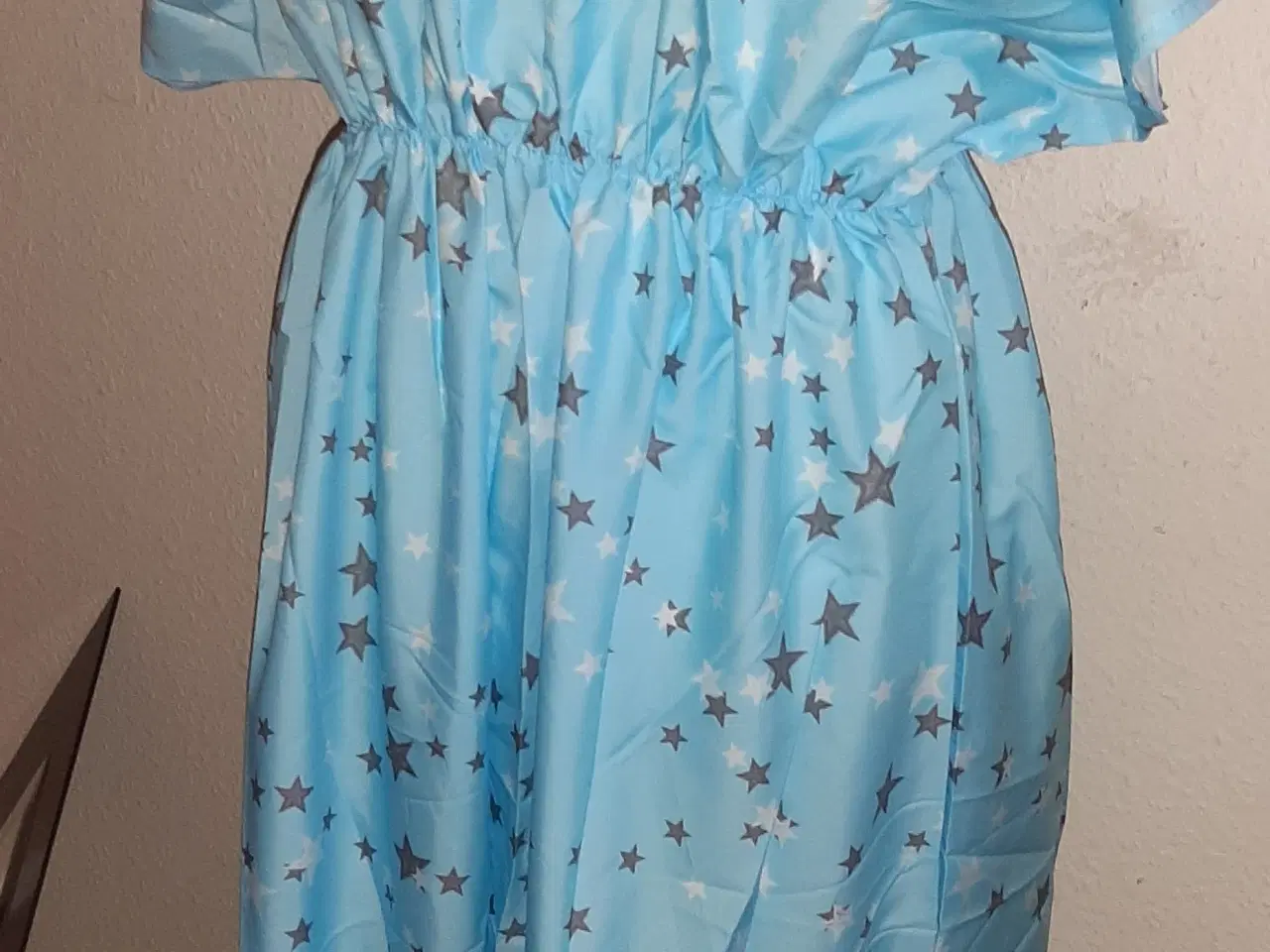 Billede 5 - sommer kjole i str: 2XL =38-42. m. strech stof