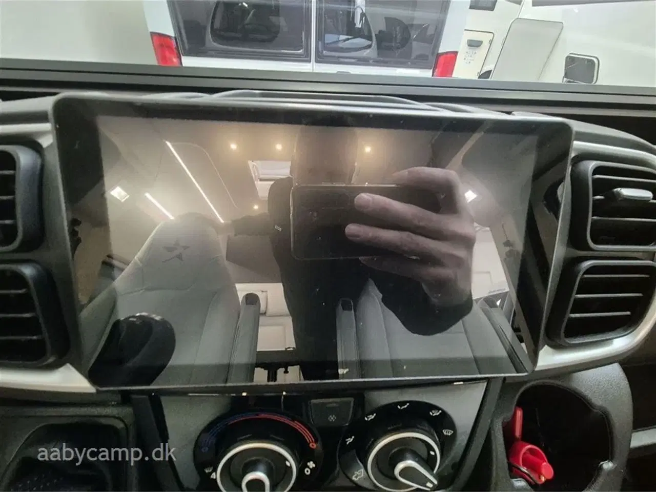 Billede 6 - 2026 - Autostar van 630LJ Design Edition   Luksus Van. Automatgaer. lædersæder.  Alufælge,  langsgående senge.