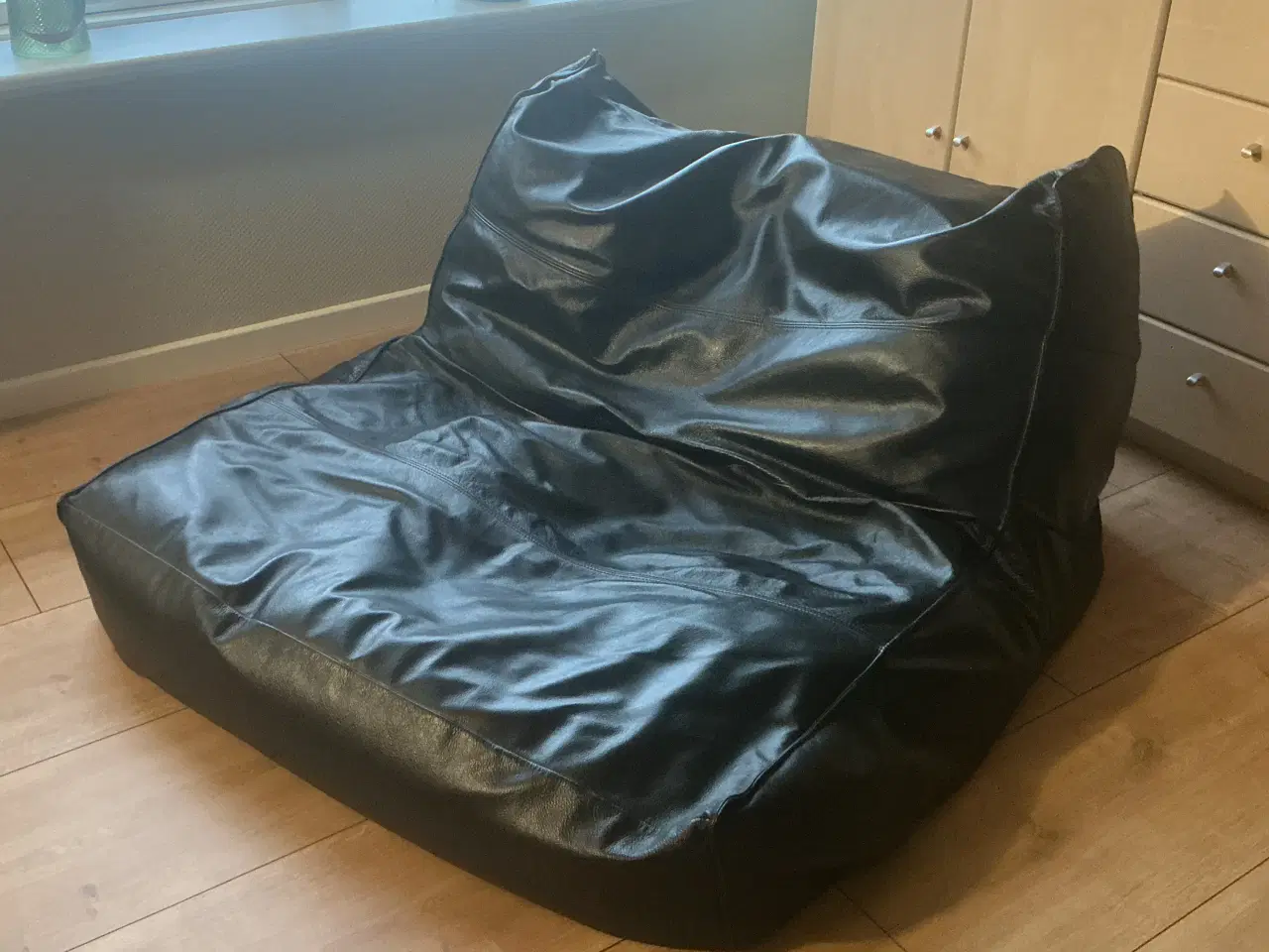 Billede 1 - Stor lækker flyder/sækkestol i ægte læder