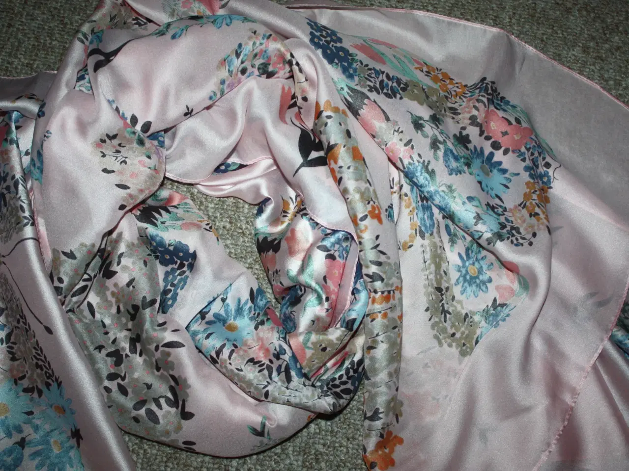 Billede 2 - Dansk Smykkekunst tørklæde / pareo 176 cm x 91 cm