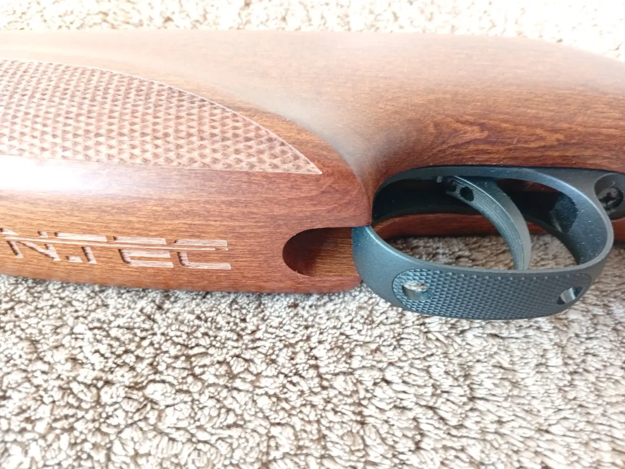 Billede 4 - Over 100 års erfaring er samlet i denne riffel.