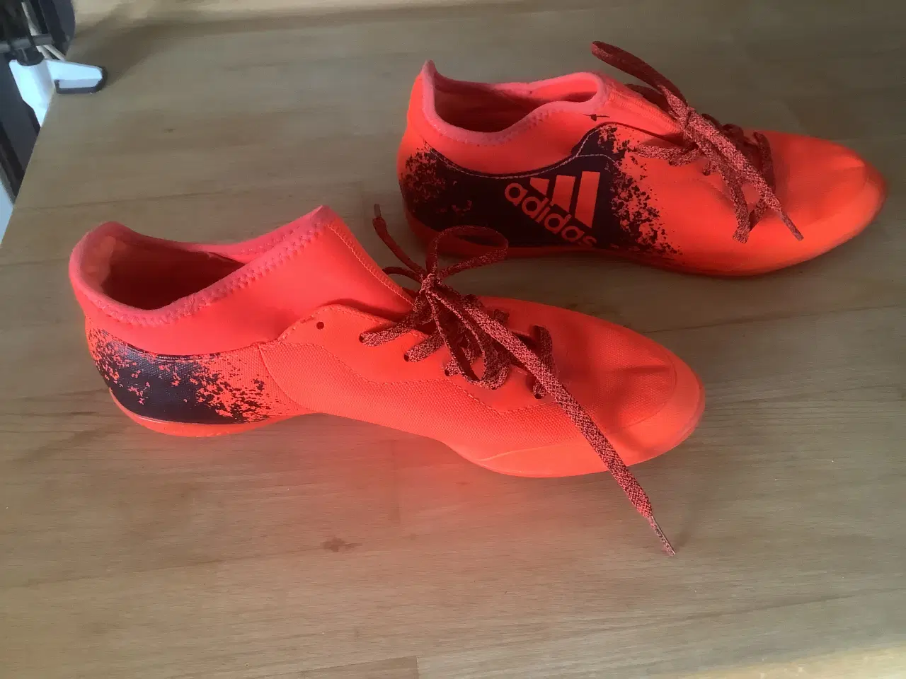 Billede 2 - Adidas indendørssko str 43 - 🤾‍♂️🤾‍♀️