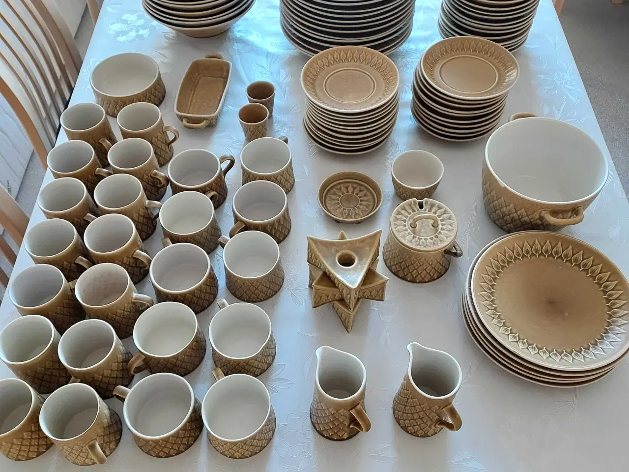 Billede 1 - Bing & Grøndahl, Kronjyden, Relief stel