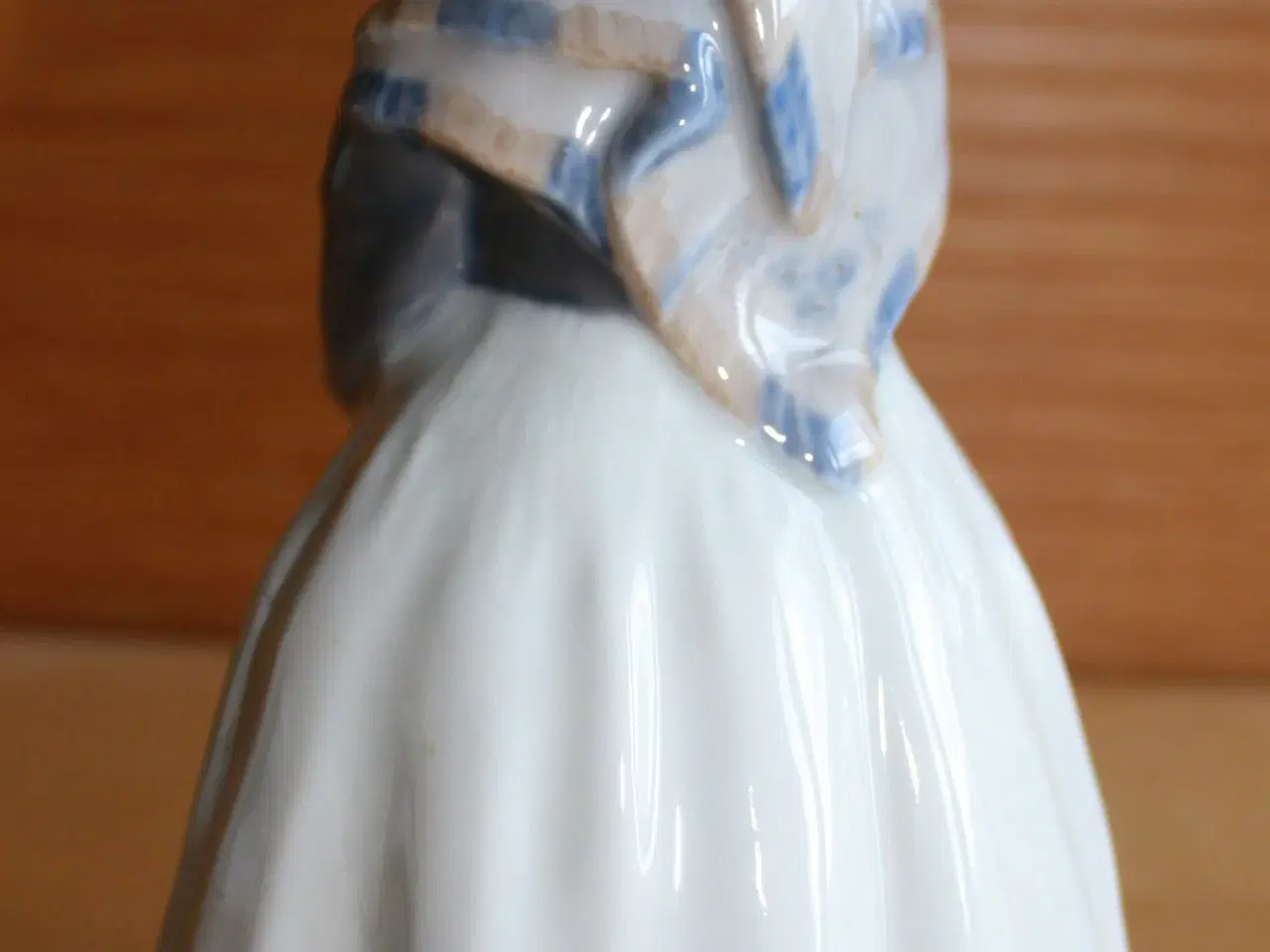 Billede 5 - Amagerpige, figur fra Royal Copenhagen