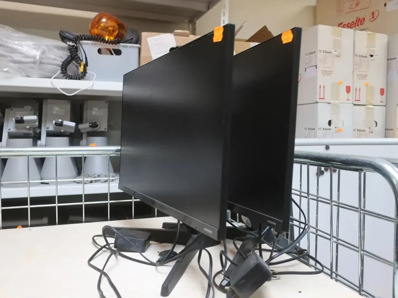 Billede 1 - 2 stk. monitor, SAMSUNG F24T350FHU