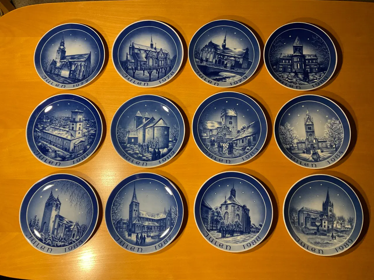 Billede 1 - Juleplatter med kirker