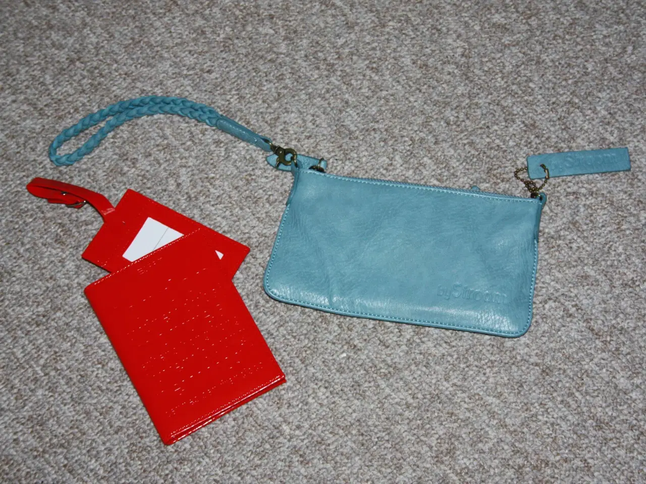Billede 1 - Esprit kortholder samt kuffertmærker i rød lak