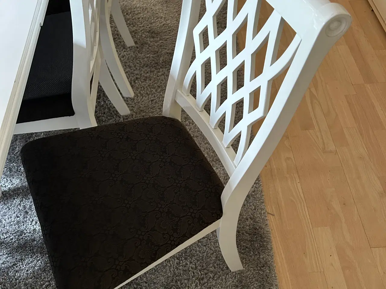 Billede 3 - Spisebord med 6 stole