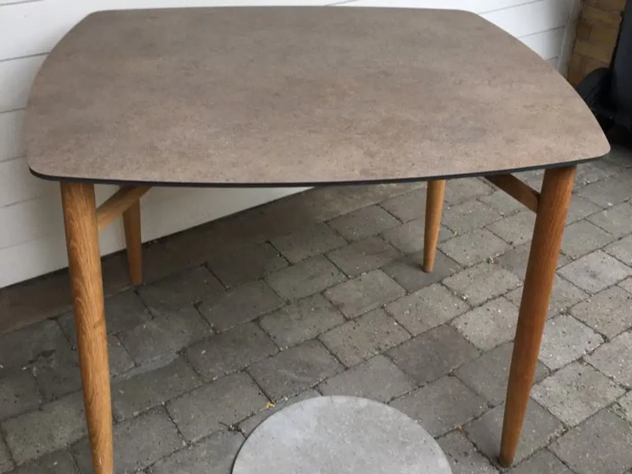 Billede 2 - Spisebord med 3 stole
