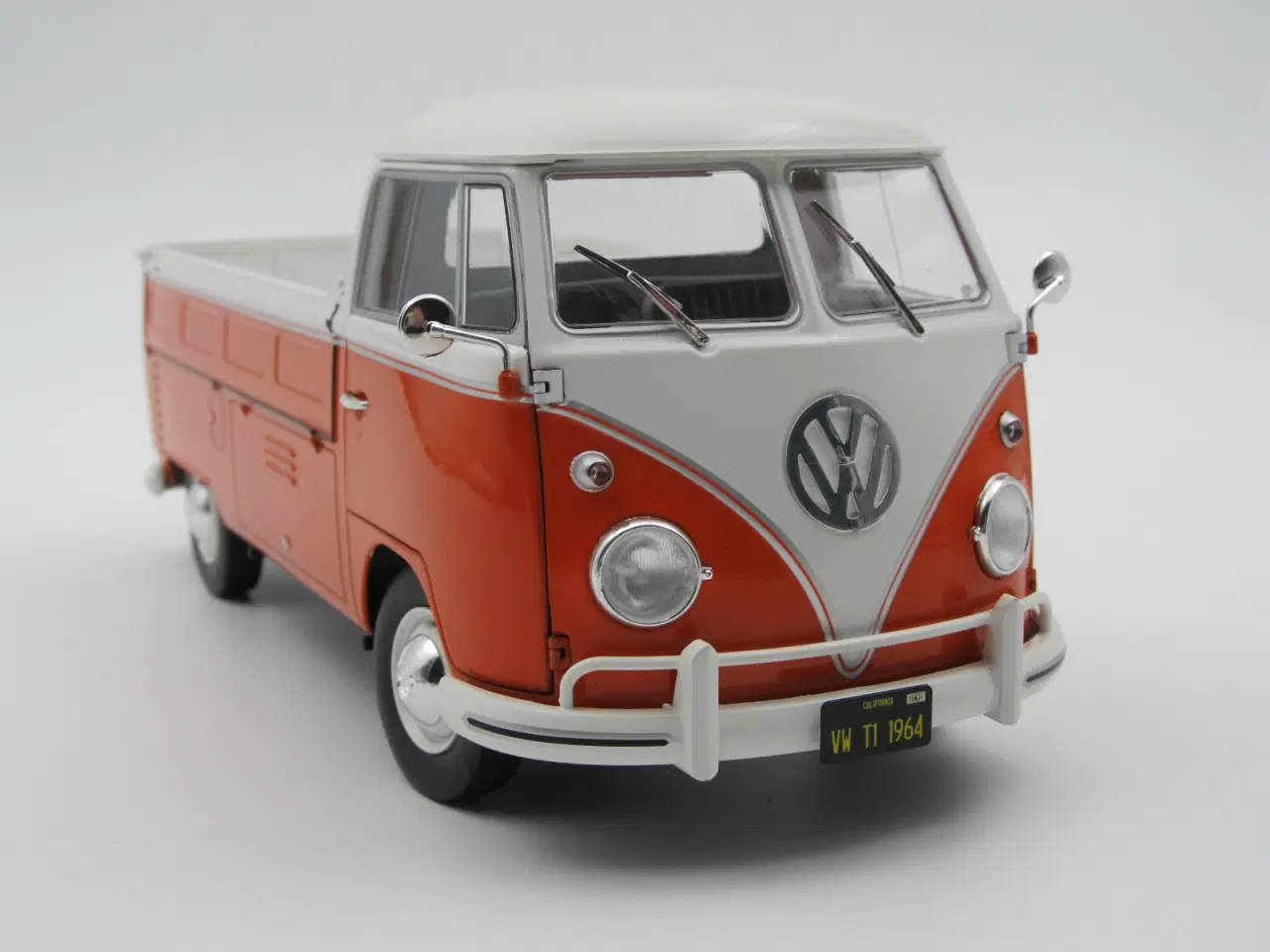 Billede 6 - 1963 VW T1 Pritsche / Sika m. Surfboard 1:18  