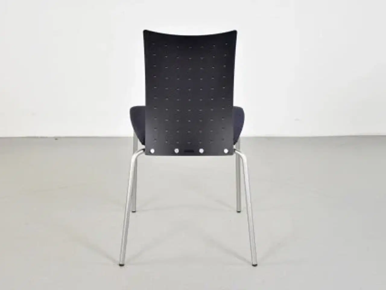 Billede 3 - Randers radius konferencestol med sort ryg og sort/blå polstret sæde