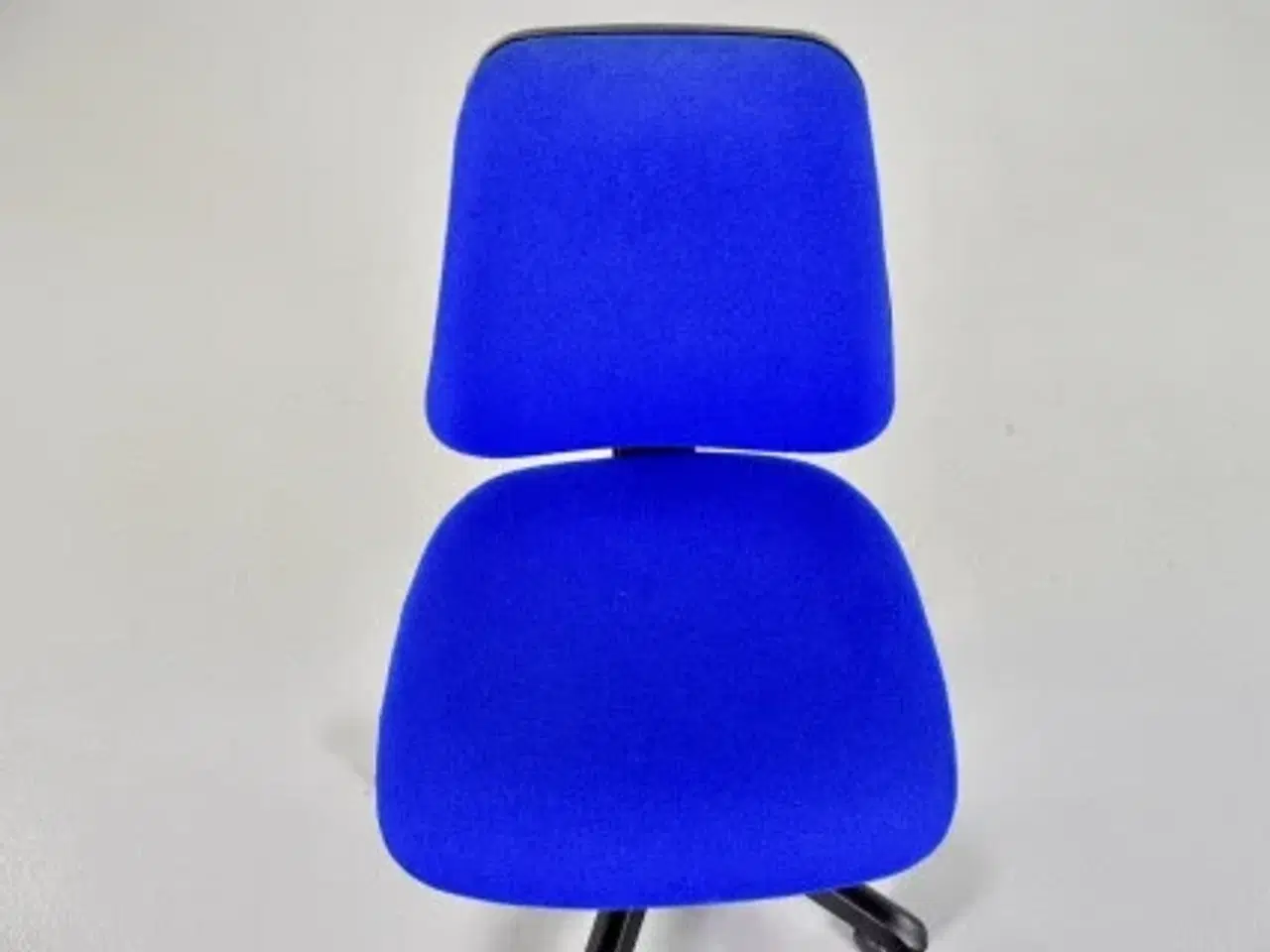 Billede 5 - Dauphin kontorstol med blå polster og sort stel.