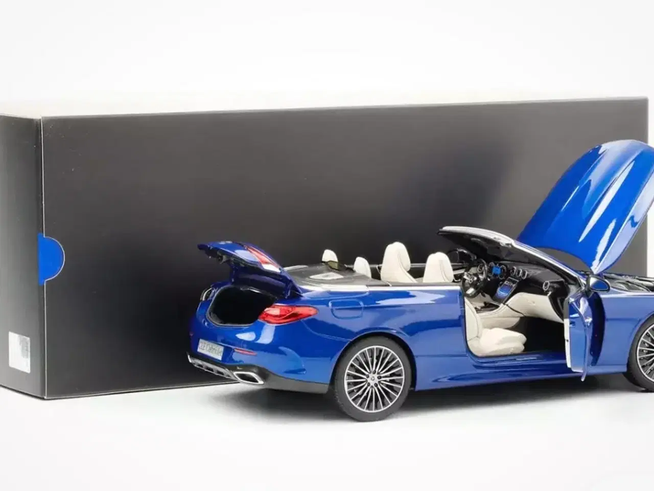 Billede 6 - 1:18 Mercedes CLE Cabriolet 2024