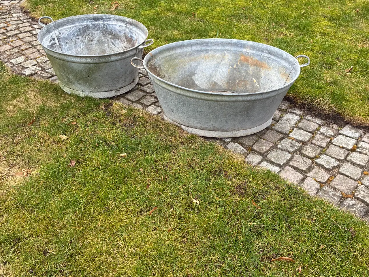 Billede 3 - 2 stk. store zinkbaljer