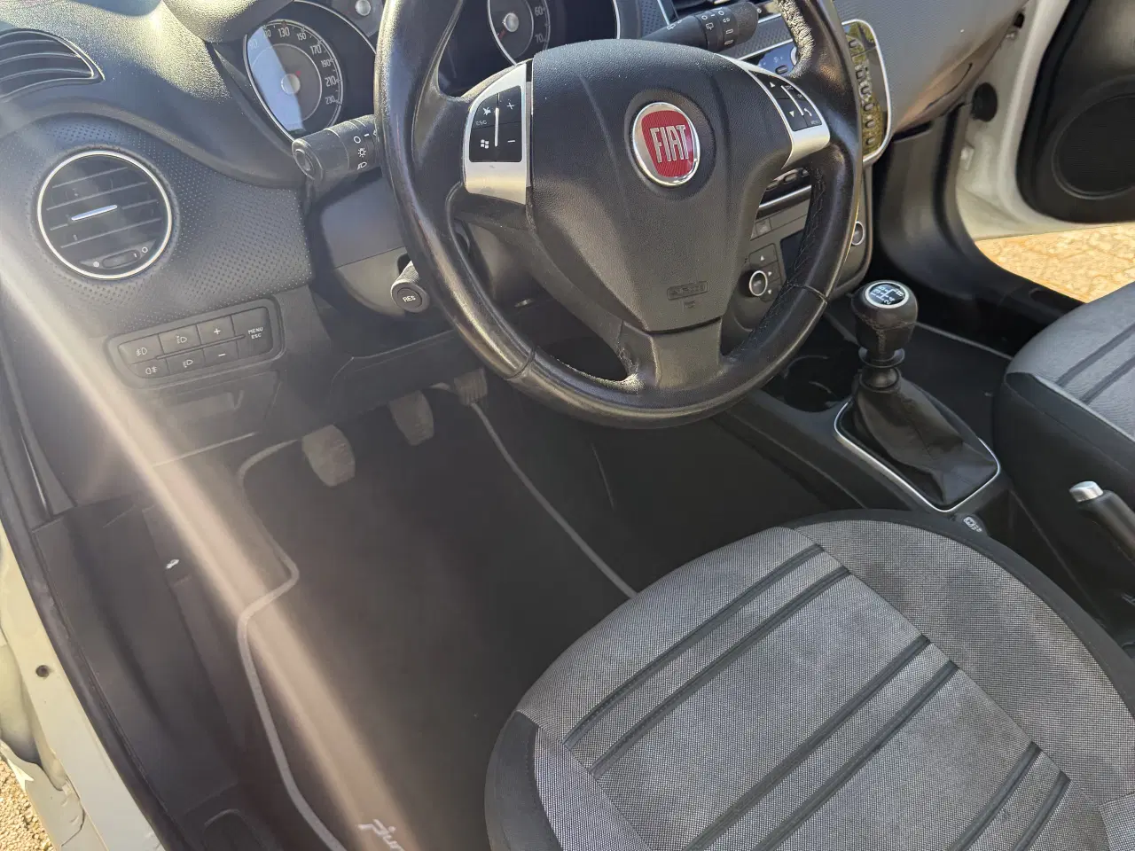 Billede 10 - Fiat Punto EVO hvid  NYSYNET 