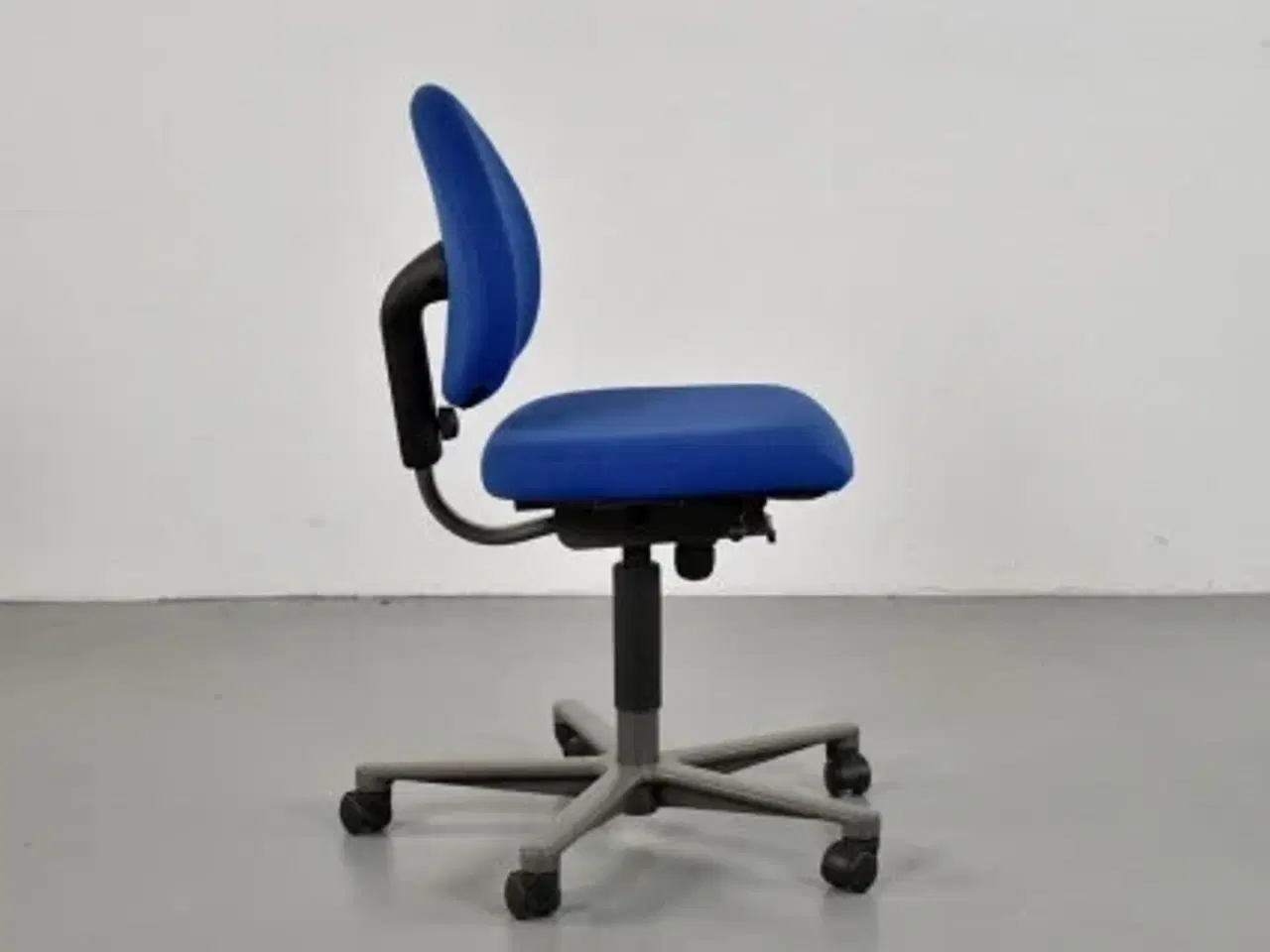 Billede 2 - Häg kontorstol i blå, med grå understel
