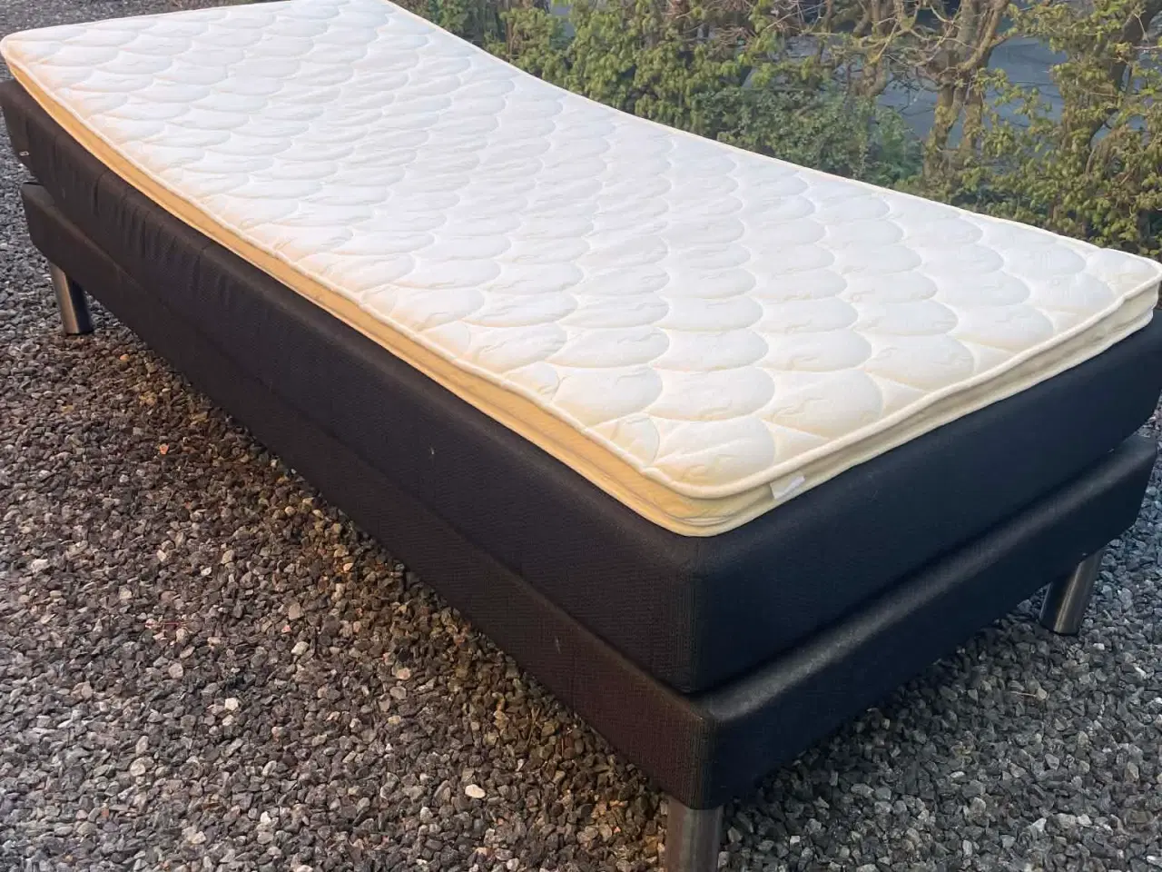 Billede 1 - Velholdt elevationsseng sælges