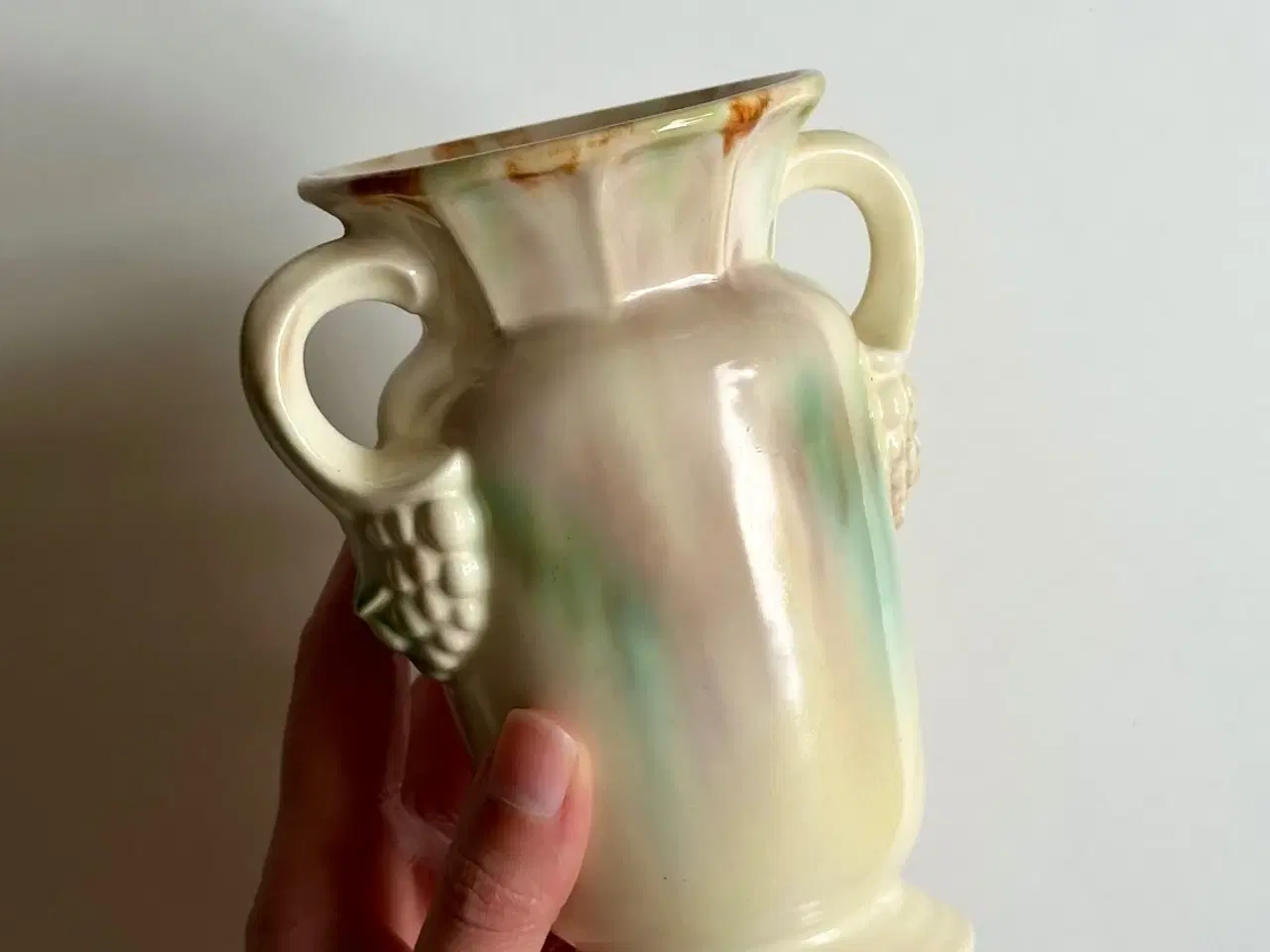 Billede 3 - Keramikvase, creme m pasteller