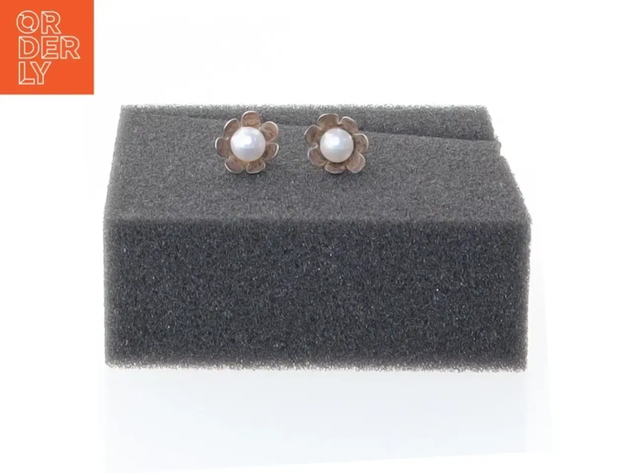 Billede 4 - Perleøreringe (str. 1 cm)