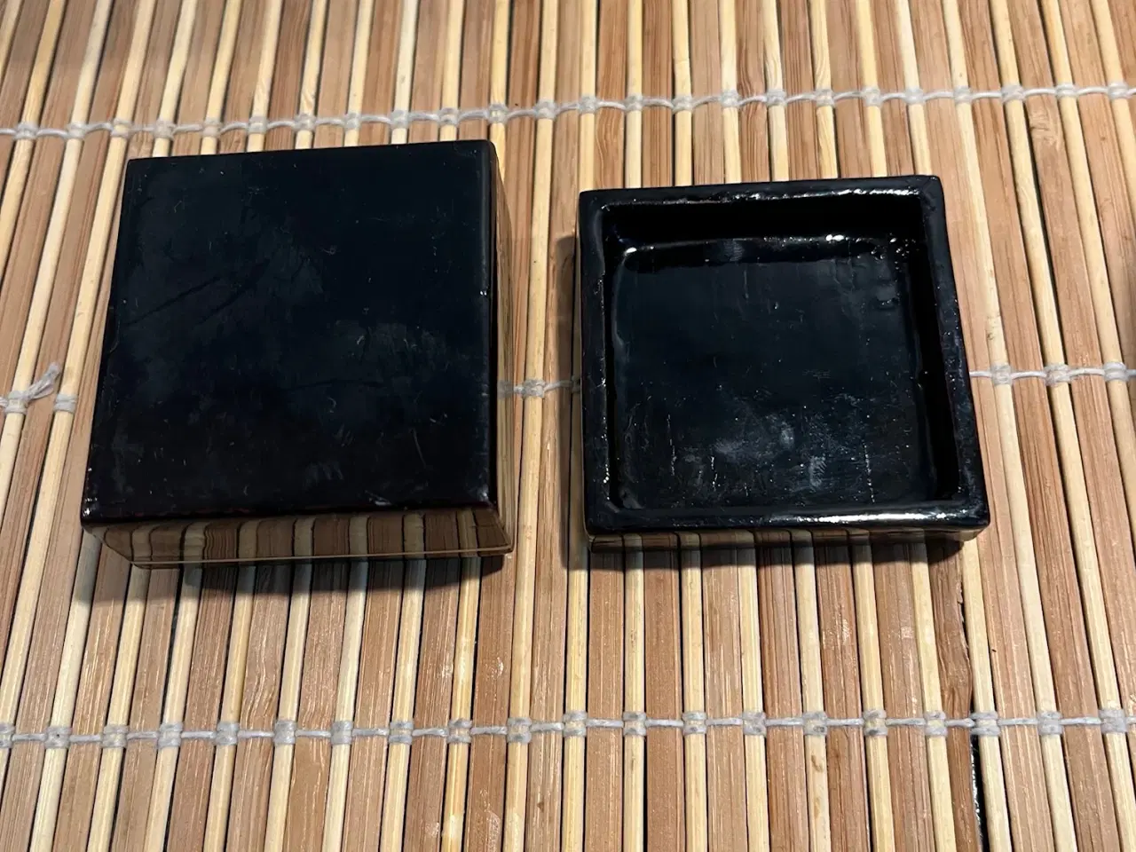 Billede 4 - Lille Antik Japansk Lak-æske med Guld-bambus