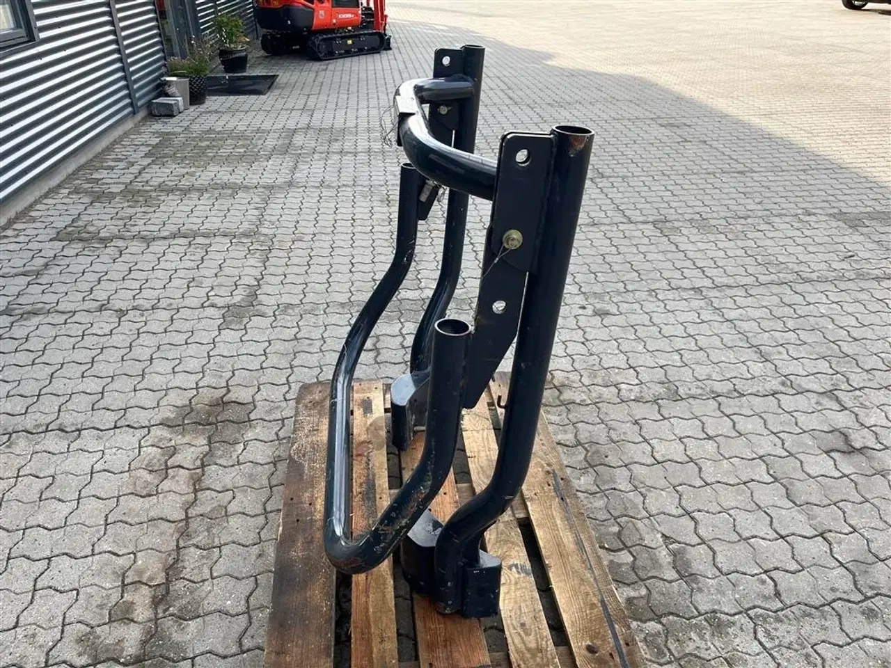 Billede 3 - - - - Yanmar Vio 10 styrtbøjle komplet.