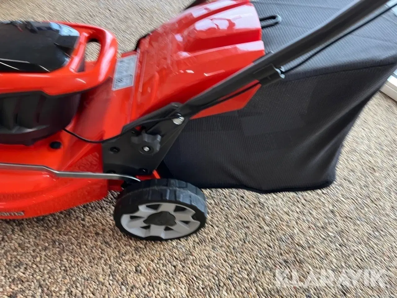 Billede 8 - Græsslåmaskine Husqvarna LC137i