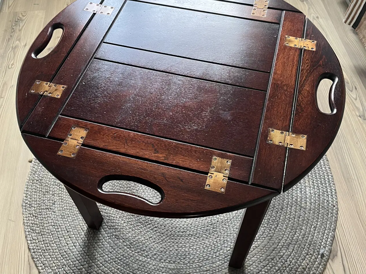 Billede 1 - Pæn og velholdt mahogni butlerbord