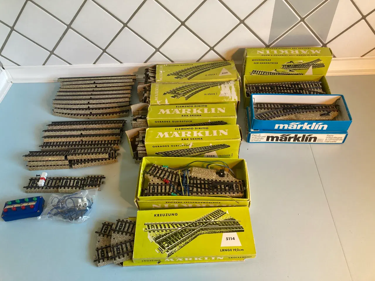 Billede 2 - Märklin Modeltog 2 lokomotiver, vogne, skinner mm