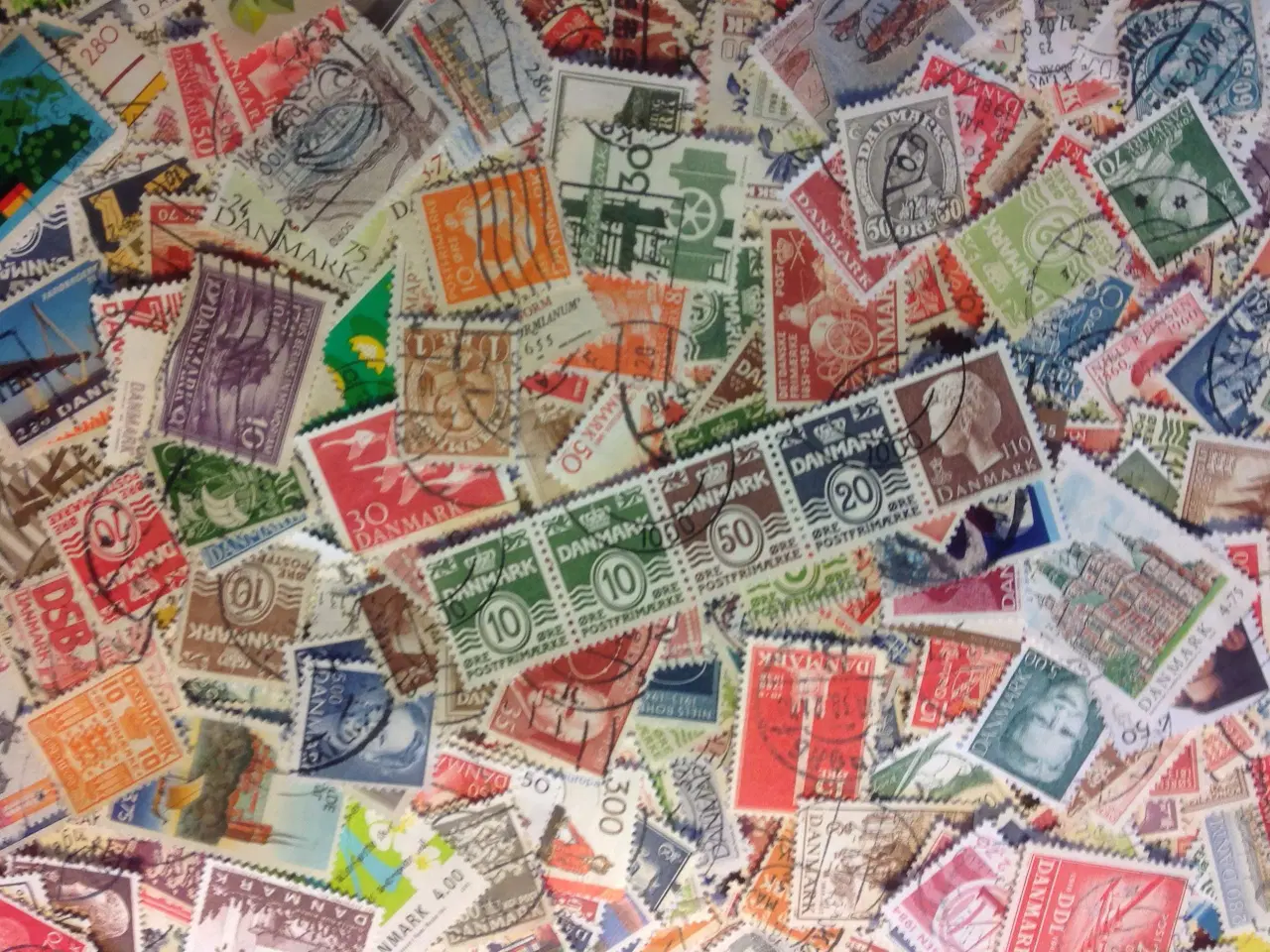 Billede 1 - 600 forskellige danske frimærker