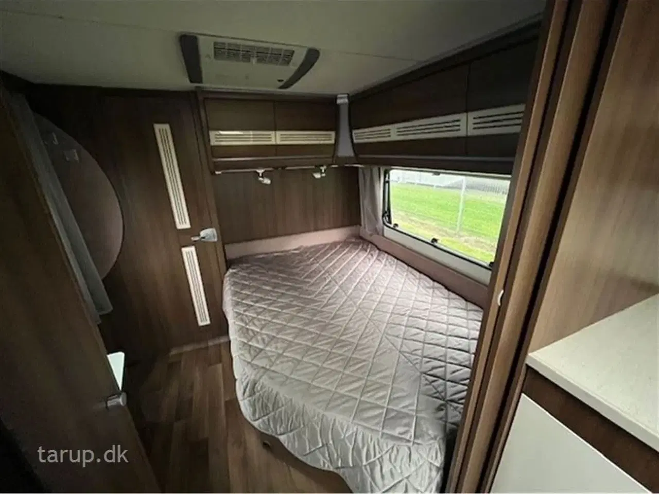 Billede 16 - 2015 - Dethleffs Beduin VIP 650 RFT Thule tagmonteret el-markise, Truma aircon., mover, ALDE centralvarme, vandbåren gulvvarme, rundsiddegruppe, fransk dobbeltseng