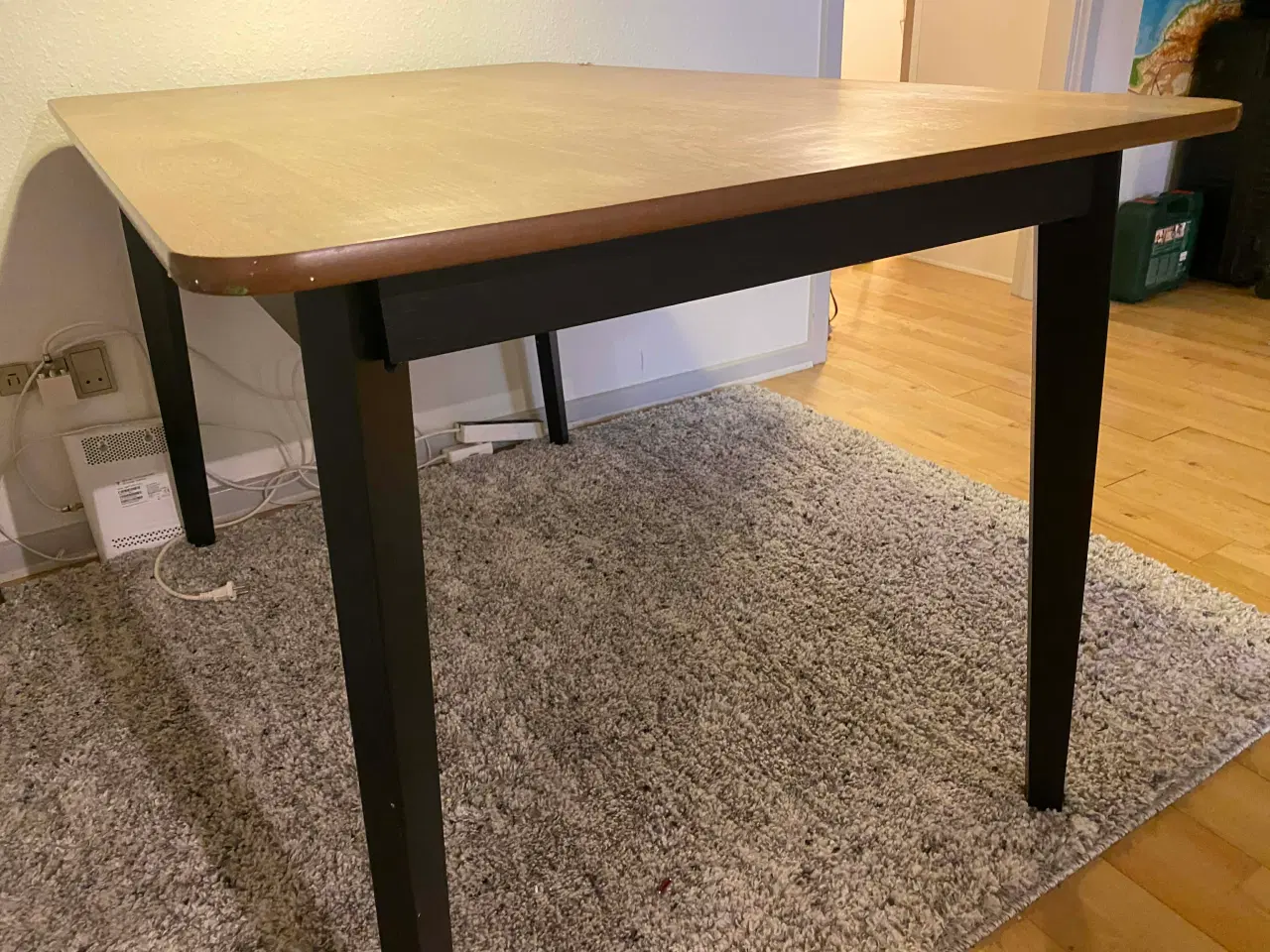 Billede 1 - Spisebord med stole 