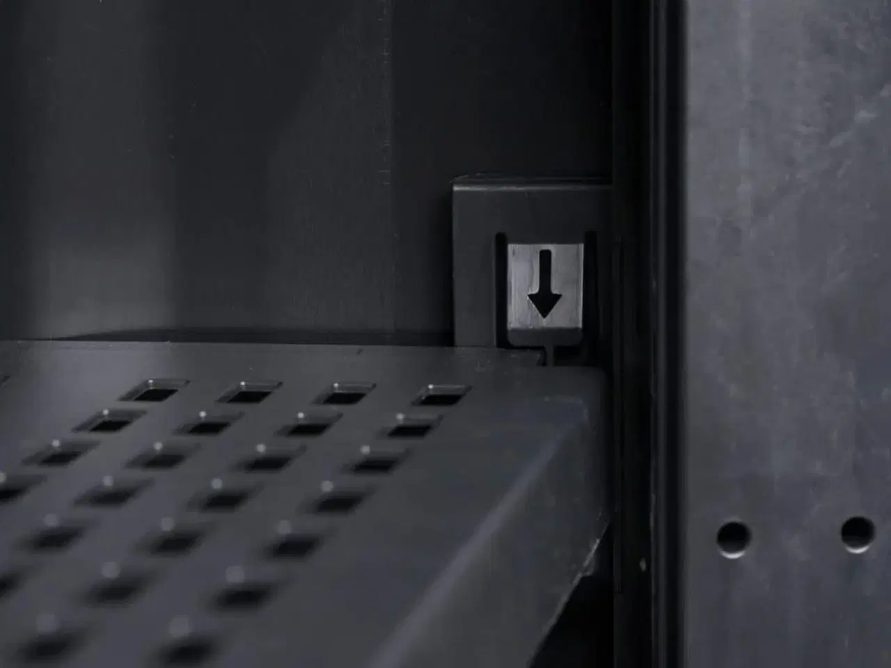 Billede 5 - Haveopbevaringsskab med 2 hylder sort og grå