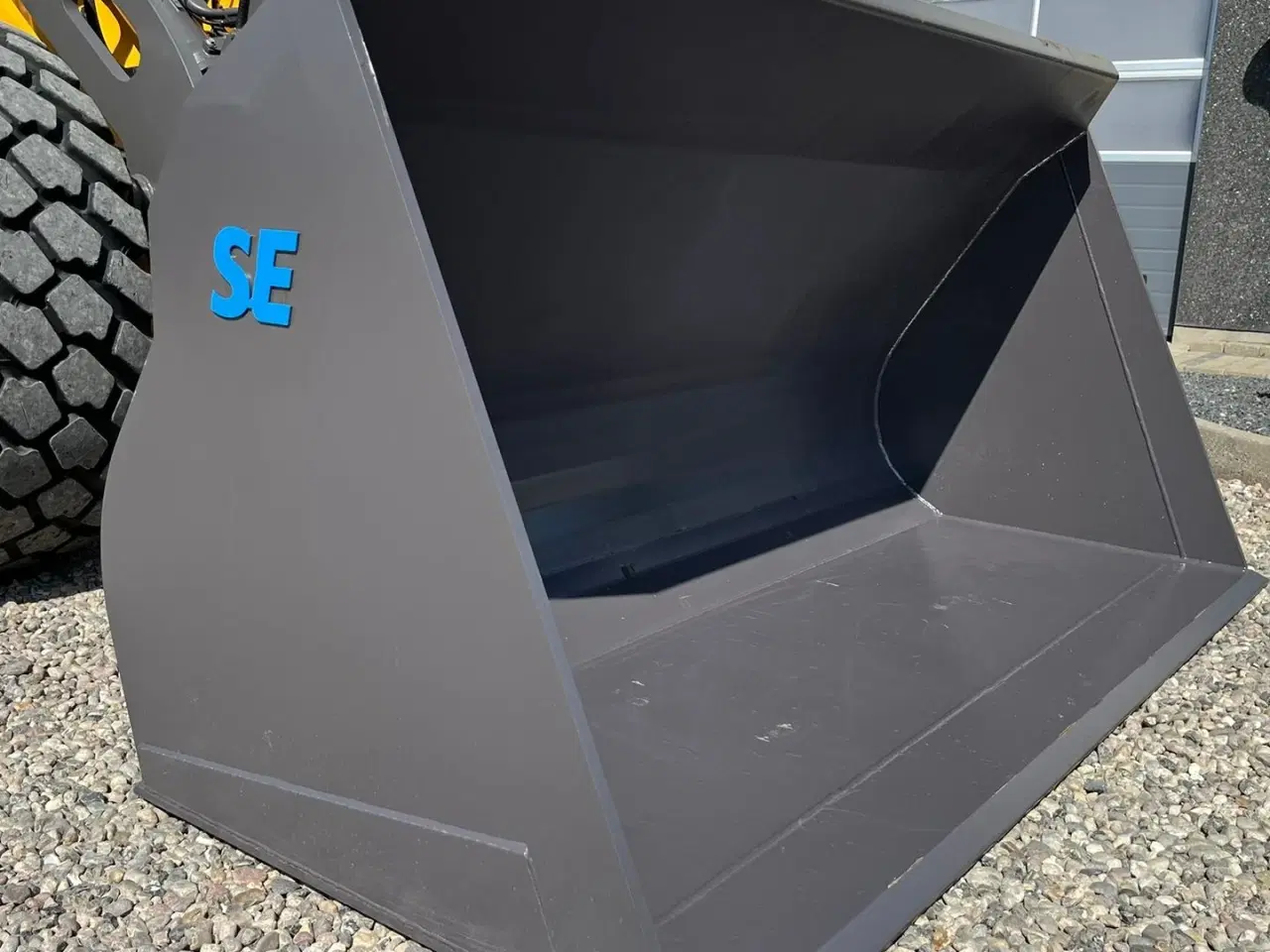 Billede 1 - SE AB 2,9m3 skovl med Volvo beslag på. Den er 2.75m bred