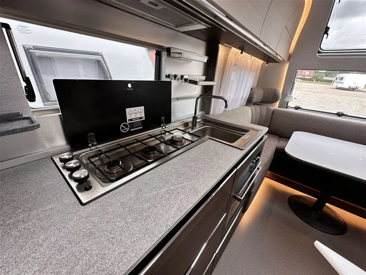 Billede 15 - 2022 - Adria Alpina 613 UT   Luksus vogn med enkelt senge.