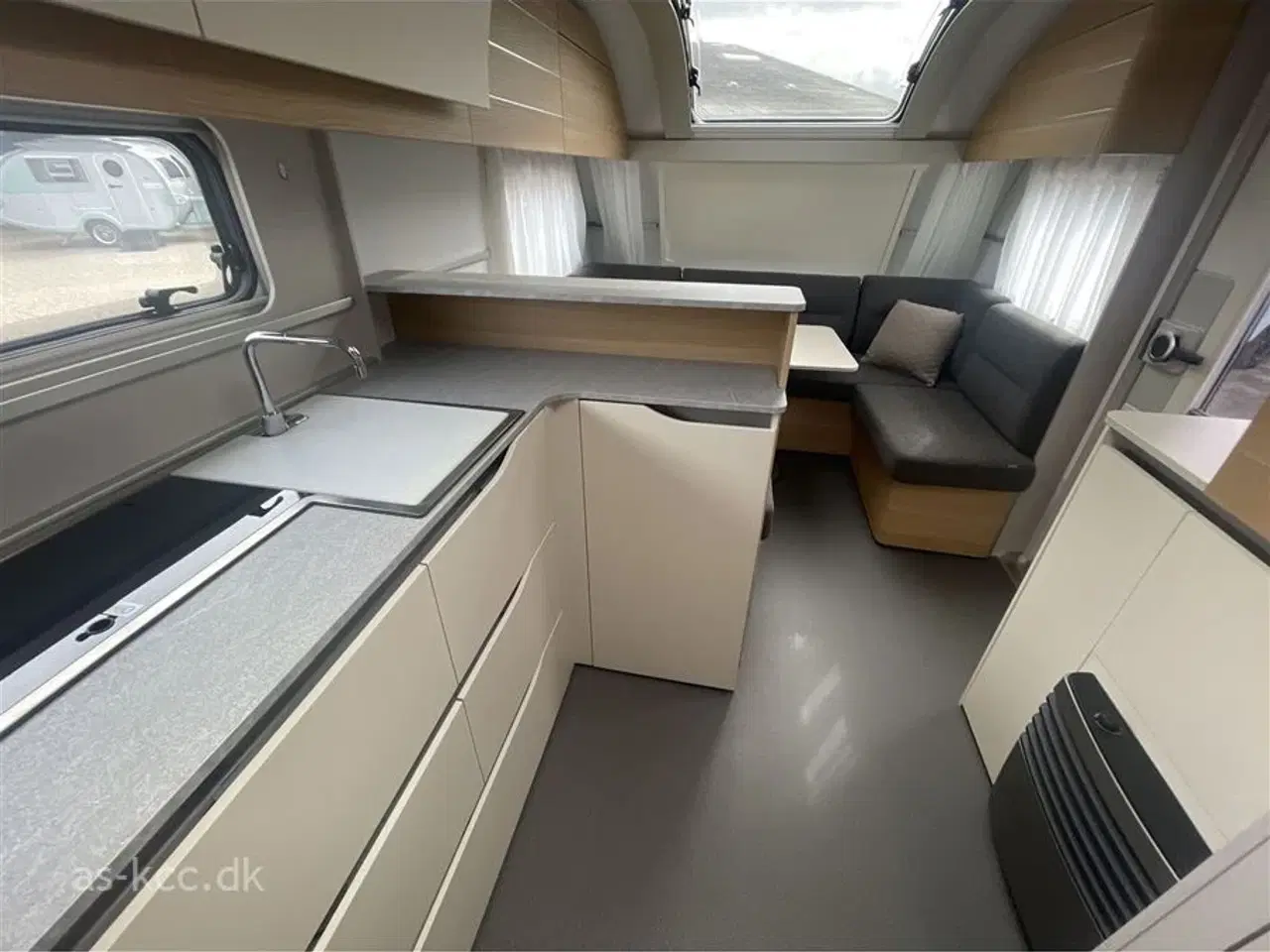 Billede 15 - 2022 - Adria Adora 613 UL   Adria Adora 613 UL årgang 2022 5 sovepladser, 6 siddepladser Isabella Penta fortelt 3,5 m. SÆLGES FOR KUNDE