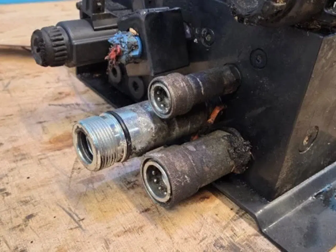 Billede 4 - New Holland CR9.90 Hydraulikventil 84457511