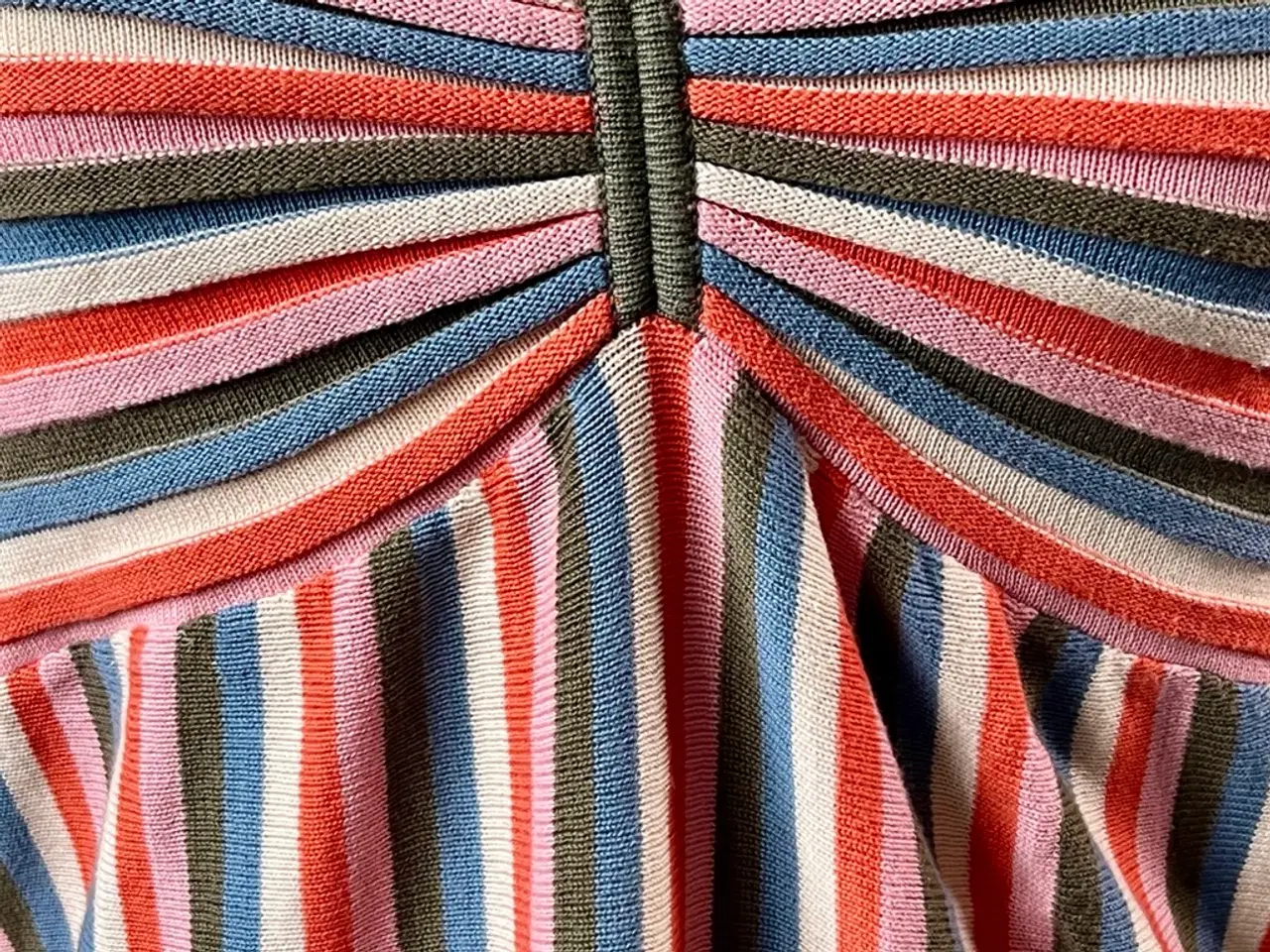 Billede 3 - Cacharel, stribet top, str 36