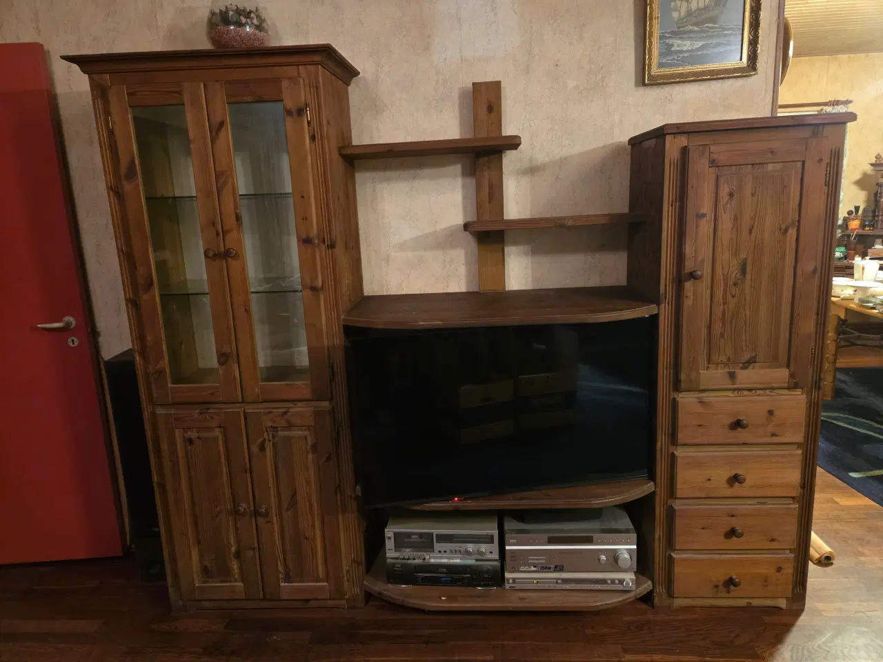 Billede 1 - Reol system med skabe