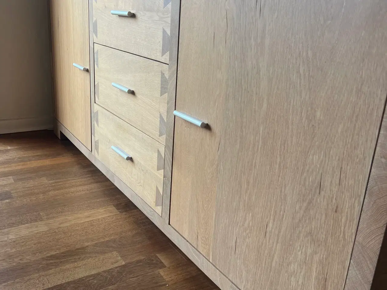 Billede 2 - Skænk i massiv eg