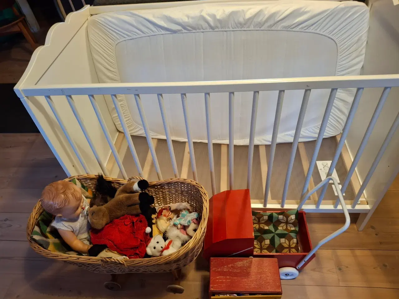 Billede 1 - Tremmeseng