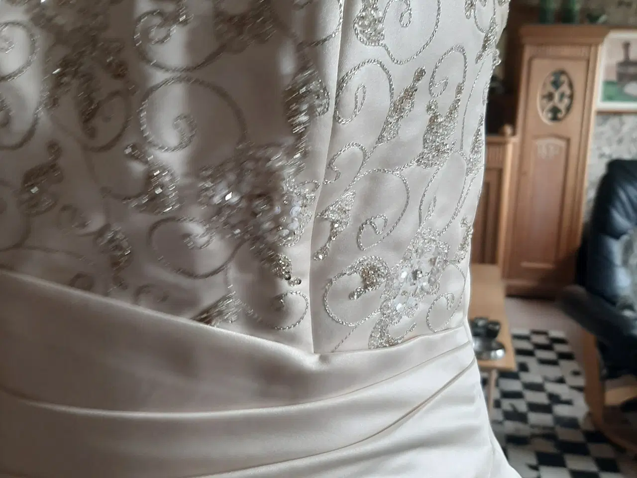 Billede 3 - Brudekjole og tøj til brudgom 