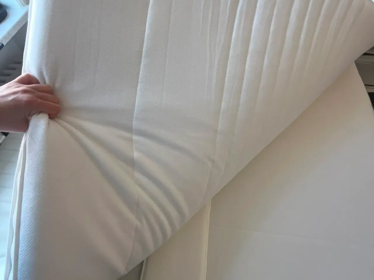 Billede 4 - Seng 160 x 200 (sengeramme + madrasser)