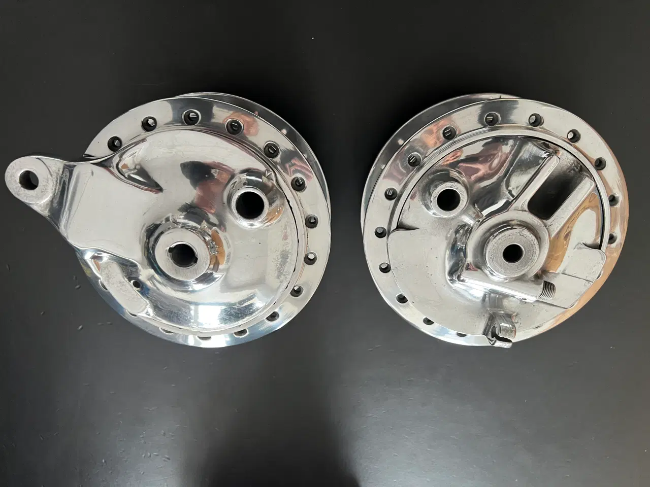 Billede 2 - Honda cd50 hjulnav+bremseplader gl model