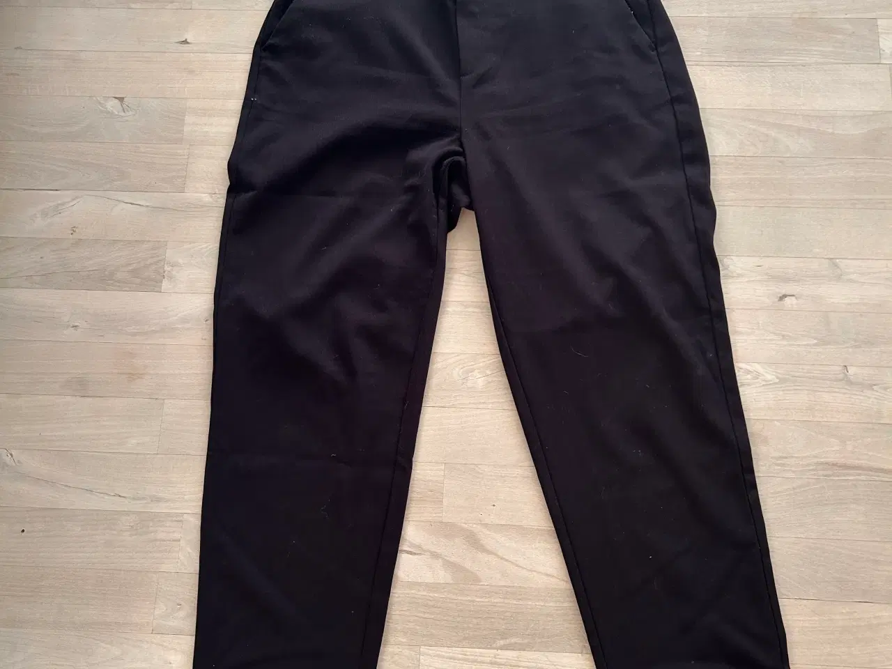 Billede 12 - Strikbluser, bukser, tørklæder mv. i str. 42-46